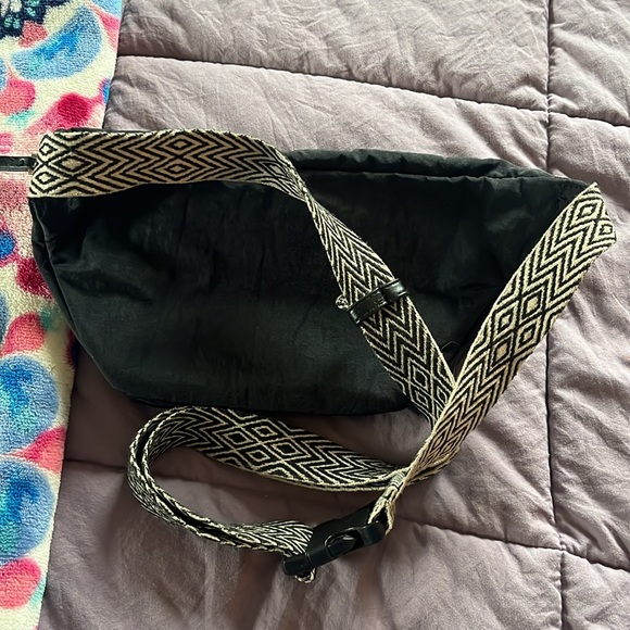 Universal Threads Fanny pack - Picture 4 of 5